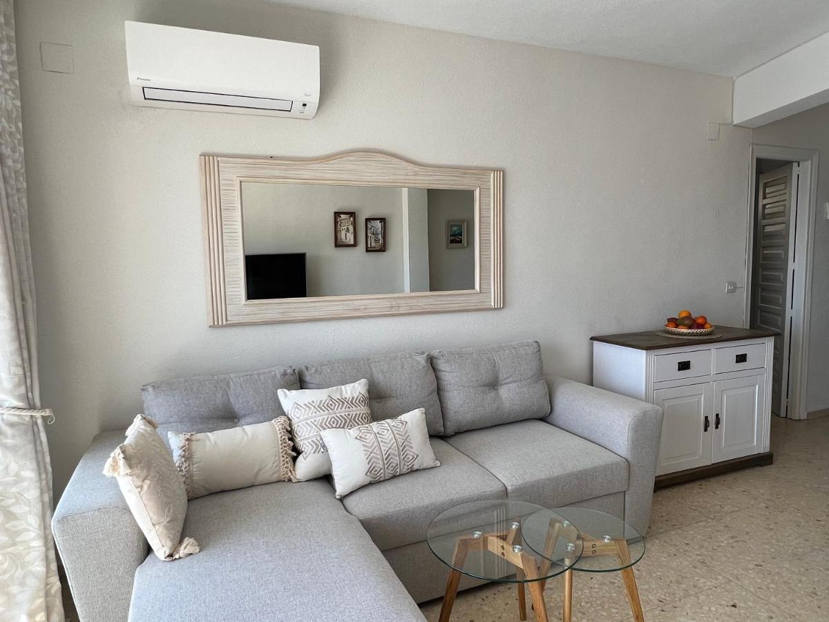By The Beach, Sea View Apartament *